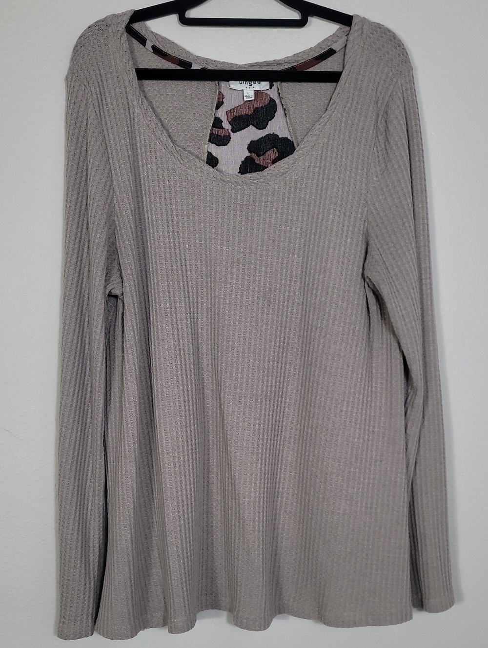 Umgee Thermal Long Sleeve Top Size Large Animal Waffle Ruffle